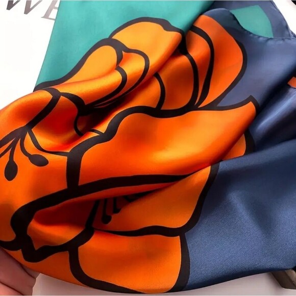 Red Green floral Print Square Scarf, Luxury Satin wrap Neck shawl - Picture 2 of 4